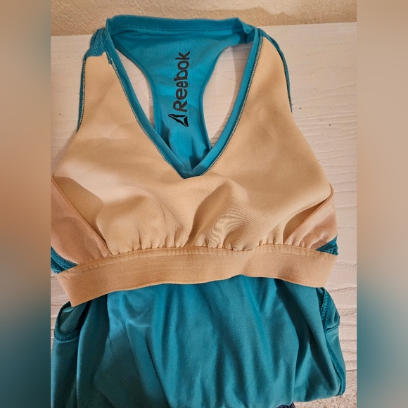 Reebok Teal/Turquoise Racerback Workout Tank Top with built-in bra. Size L. - Picture 4 of 10